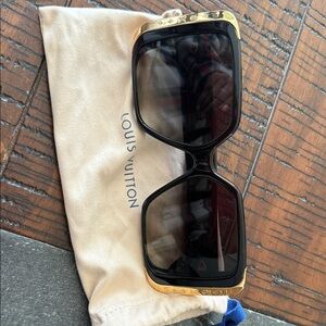 Louis Vuitton Elegant Black and Gold moon Sunglasses